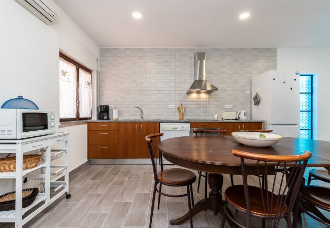 Casa em Manta Rota - Moradia com estacionamento para 2 carros a 400m da praia e Wi-Fi by AlgarveManta (48V3) Casa em Manta Rota - Moradia com estacionamento para 2 carros a 400m da praia e Wi-Fi by AlgarveManta (48V3)