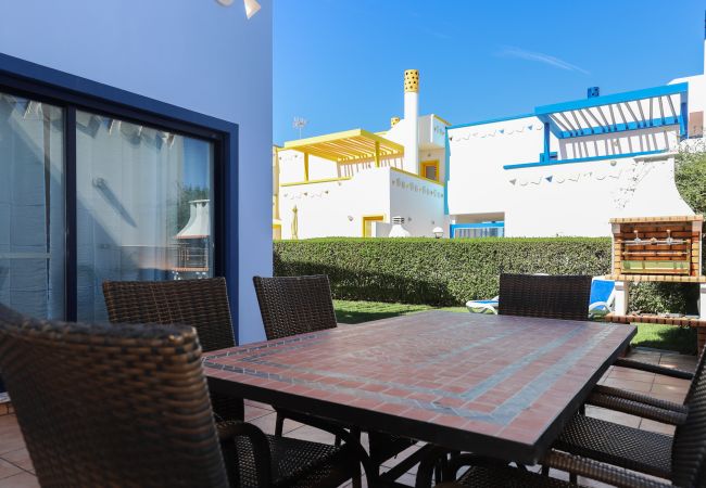 Condomínio em Manta Rota - Moradia em condomínio com piscina a 650m da praia by AlgarveManta (51V3) Condomínio em Manta Rota - Moradia em condomínio com piscina a 650m da praia by AlgarveManta (51V3)