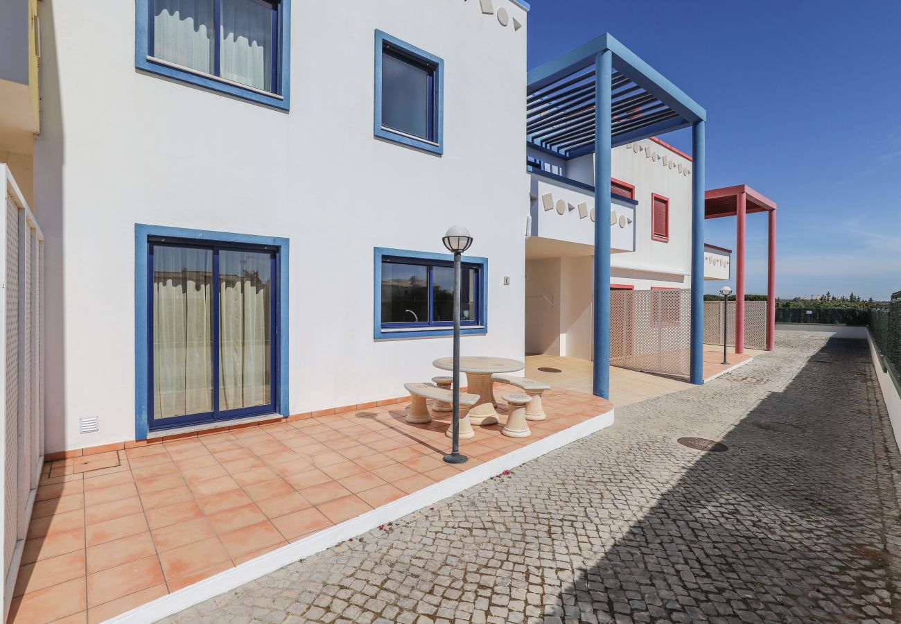Condomínio em Manta Rota - Moradia em condomínio com piscina a 650m da praia by AlgarveManta (51V3)