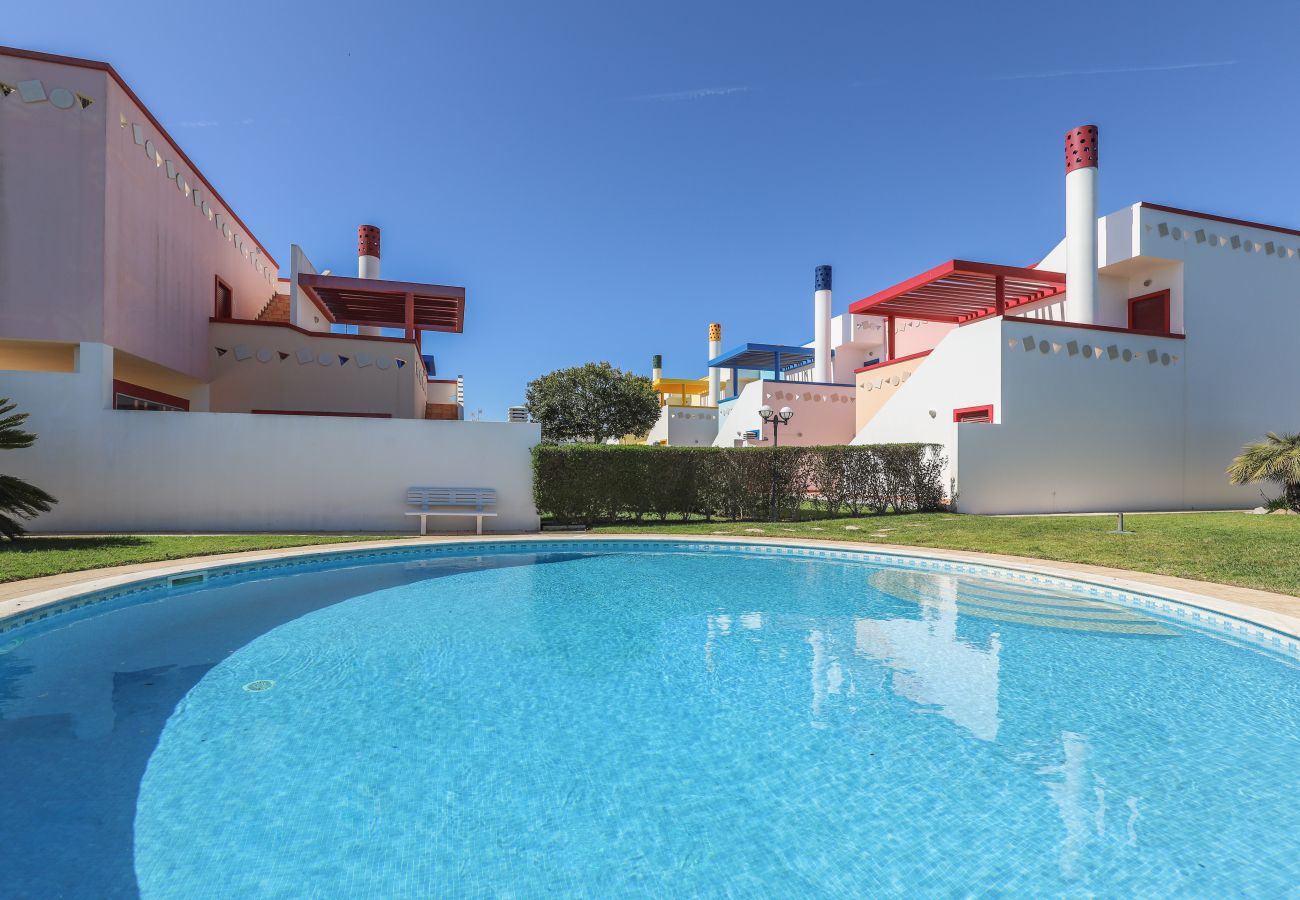 Condomínio em Manta Rota - Moradia em condomínio com piscina a 650m da praia by AlgarveManta (51V3)