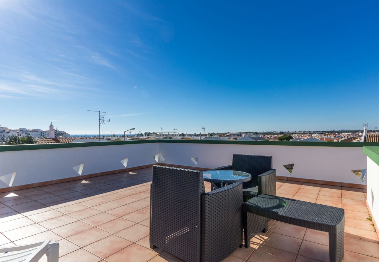 Condomínio em Manta Rota - Moradia em condominio com piscina a 650m da praia by AlgarveManta (52V3)