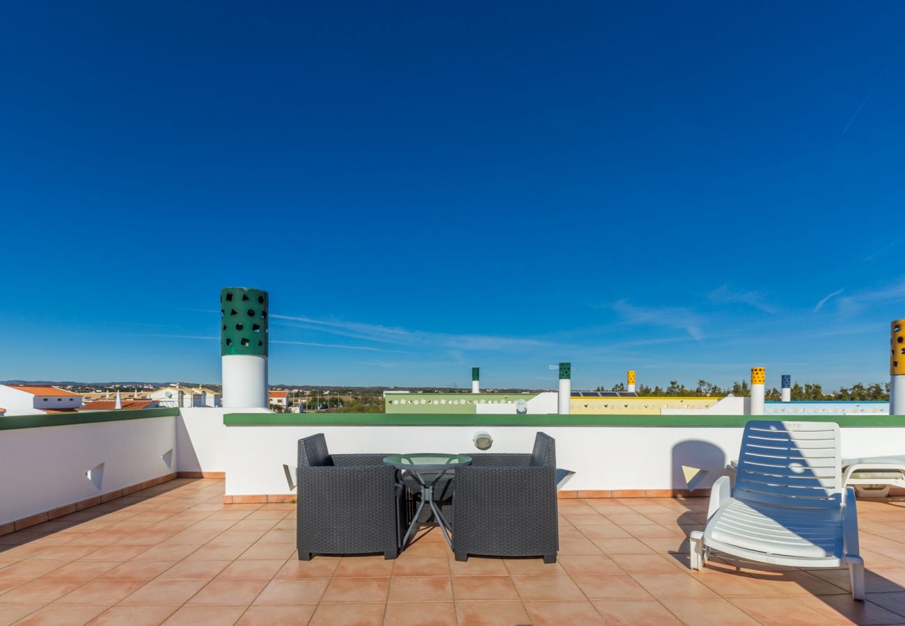 Condomínio em Manta Rota - Moradia em condominio com piscina a 650m da praia by AlgarveManta (52V3)
