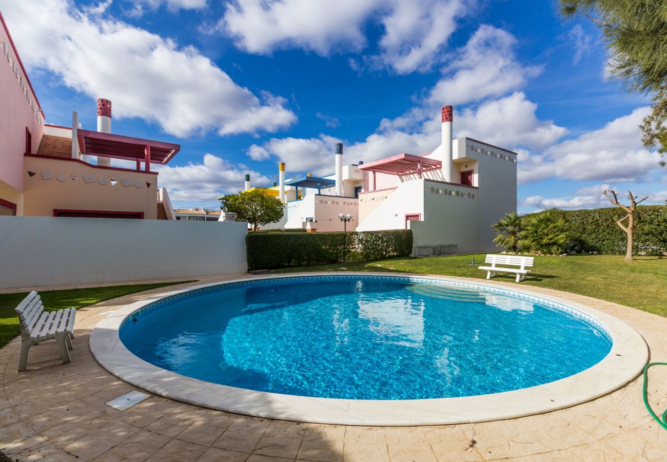 Condomínio em Manta Rota - Moradia em condominio com piscina a 650m da praia by AlgarveManta (52V3)