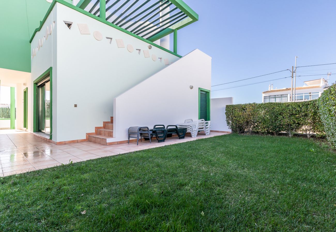 Condomínio em Manta Rota - Moradia em condominio com piscina a 650m da praia by AlgarveManta (52V3)