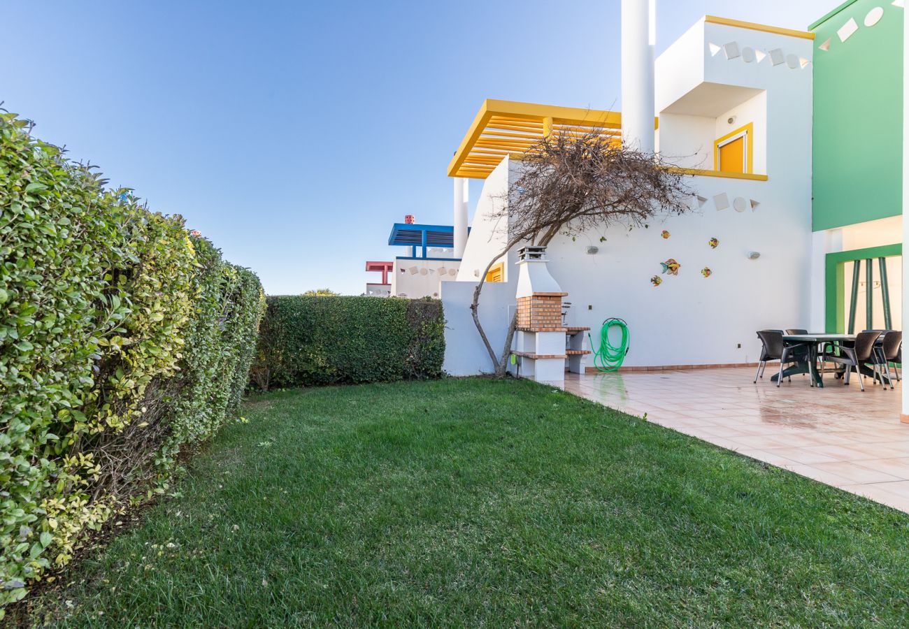 Condomínio em Manta Rota - Moradia em condominio com piscina a 650m da praia by AlgarveManta (52V3)