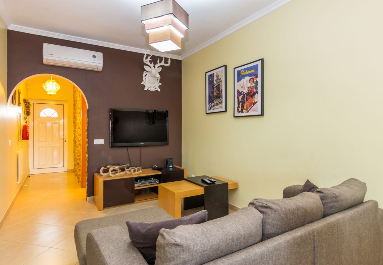 Casa em Manta Rota - Moradia V3 com Pátio e WIFI by AlgarveManta (55V3)