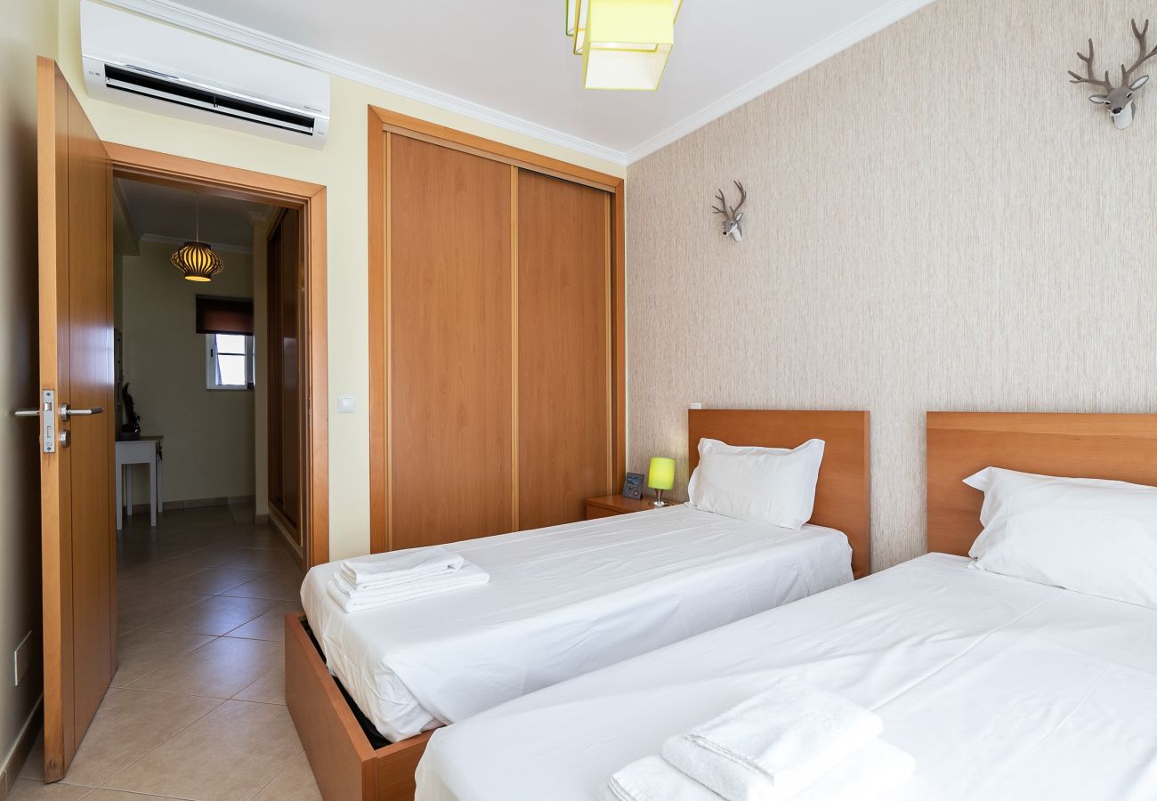 Casa em Manta Rota - Moradia V3 com Pátio e WIFI by AlgarveManta (55V3)