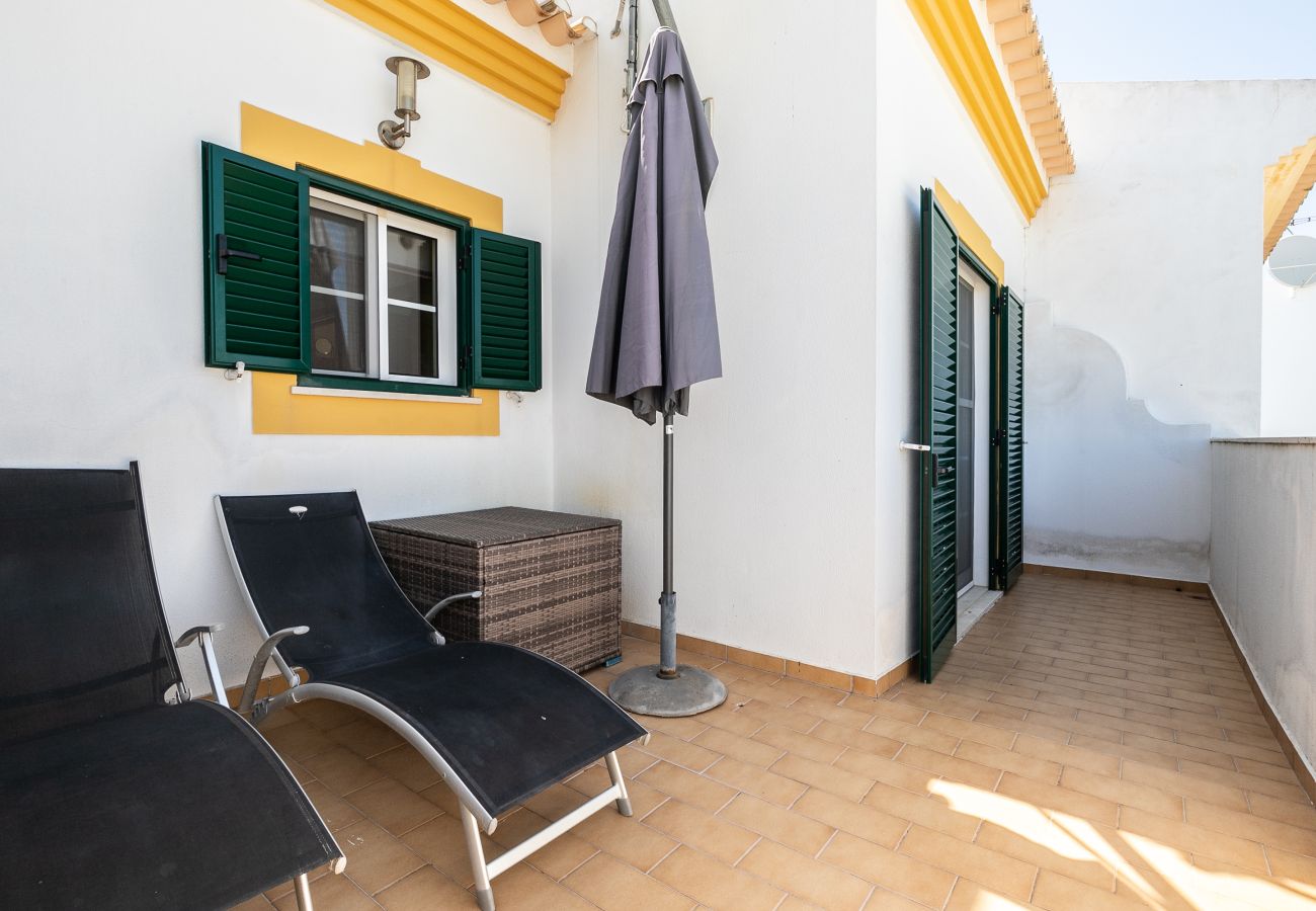 Casa em Manta Rota - Moradia V3 com Pátio e WIFI by AlgarveManta (55V3)