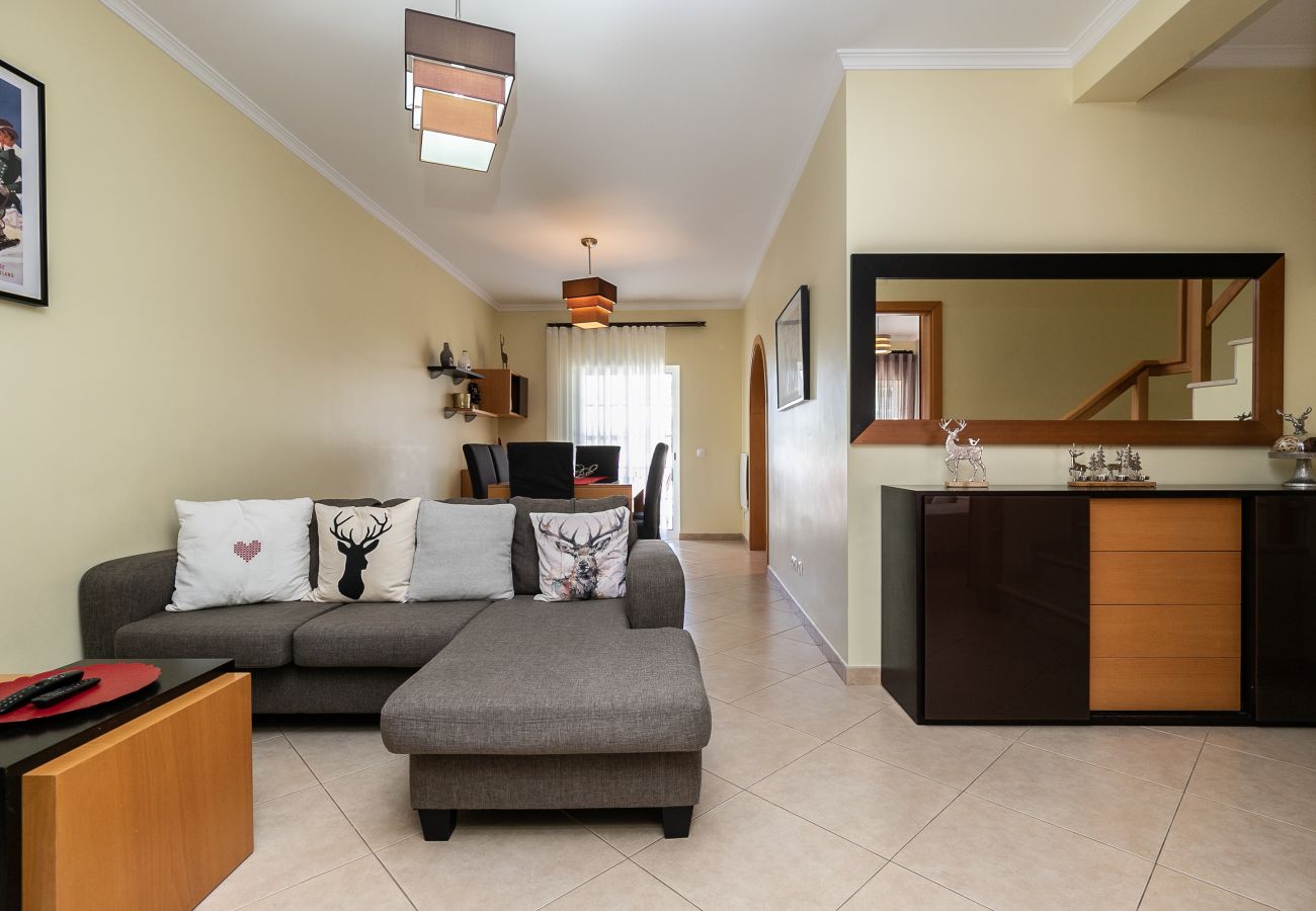 Casa em Manta Rota - Moradia V3 com Pátio e WIFI by AlgarveManta (55V3)