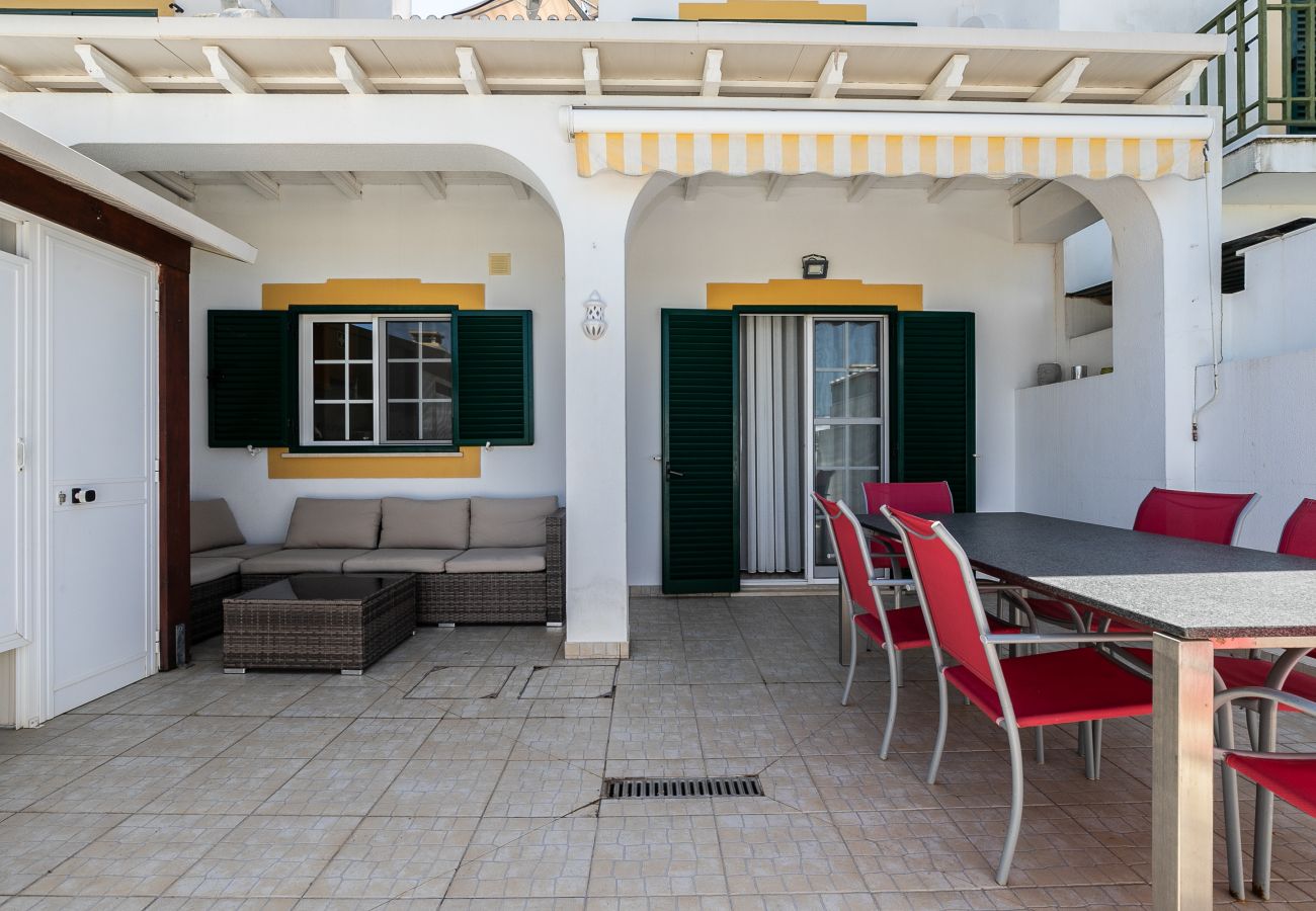 Casa em Manta Rota - Moradia V3 com Pátio e WIFI by AlgarveManta (55V3)