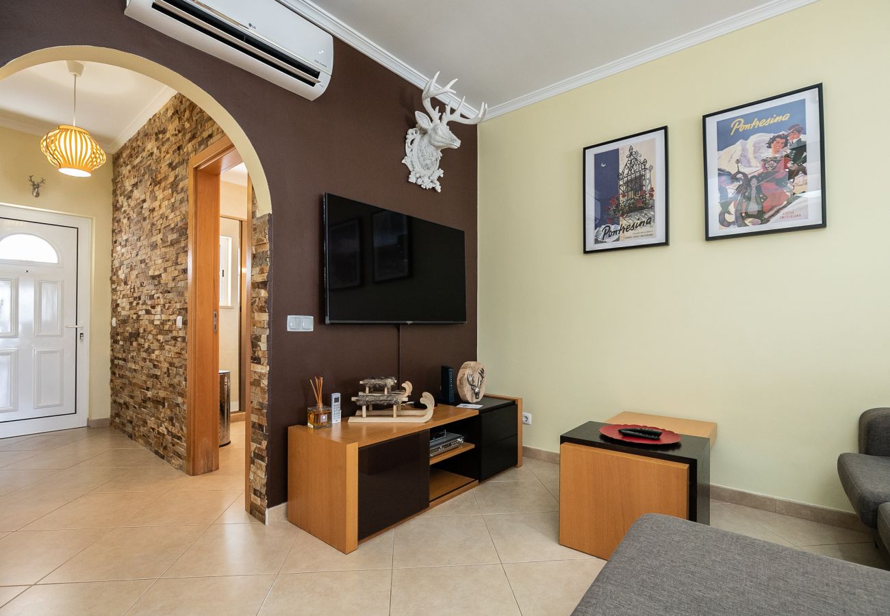 Casa em Manta Rota - Moradia V3 com Pátio e WIFI by AlgarveManta (55V3)