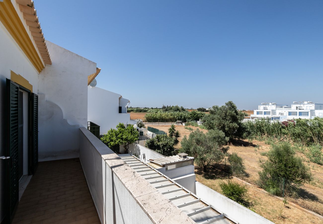 Casa em Manta Rota - Moradia V3 com Pátio e WIFI by AlgarveManta (55V3)