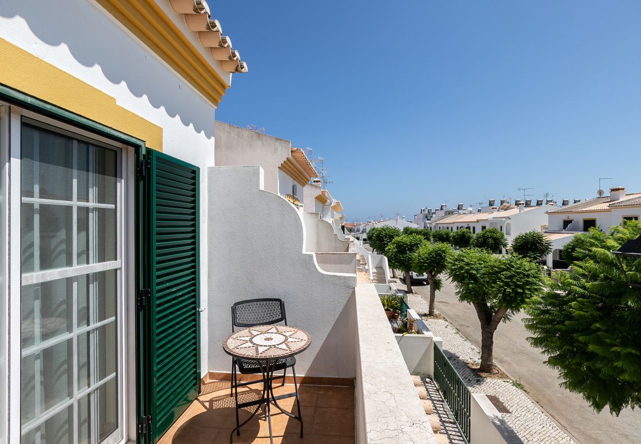 Casa em Manta Rota - Moradia V3 com Pátio e WIFI by AlgarveManta (55V3)