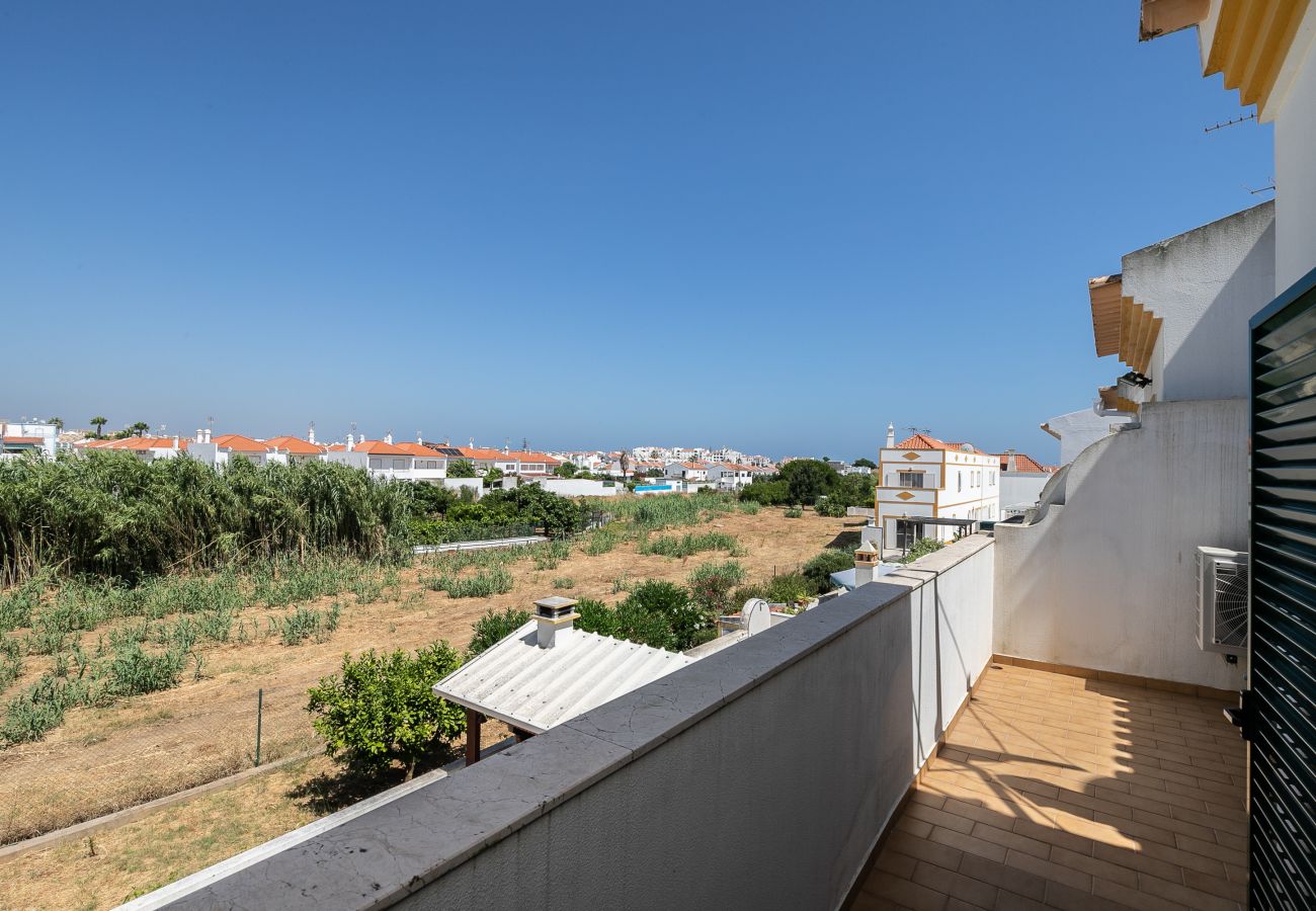 Casa em Manta Rota - Moradia V3 com Pátio e WIFI by AlgarveManta (55V3)