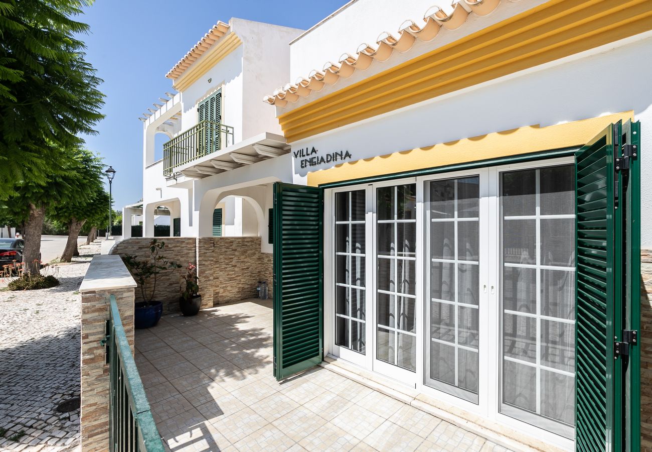 Casa em Manta Rota - Moradia V3 com Pátio e WIFI by AlgarveManta (55V3)