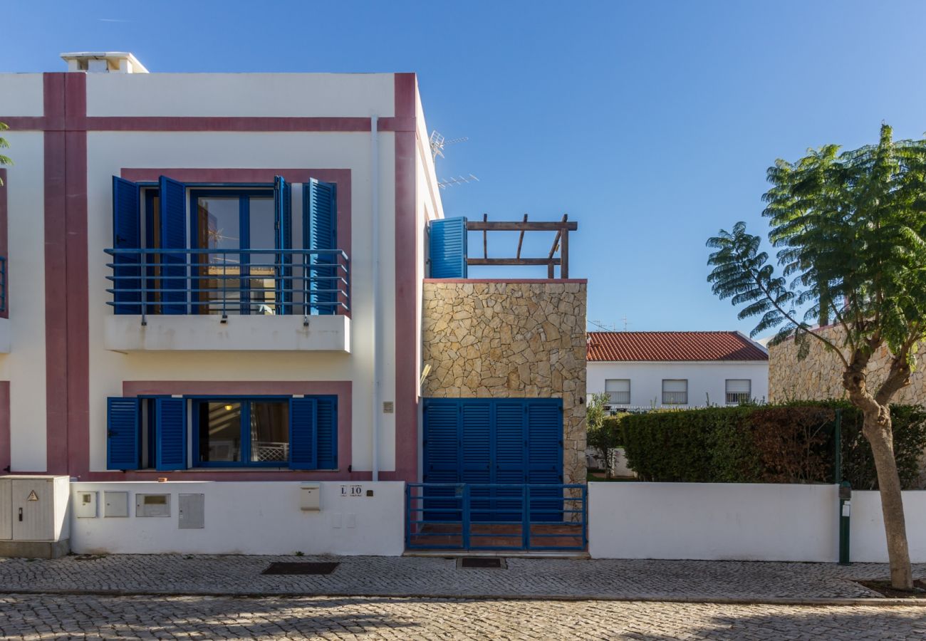 Casa em Manta Rota - Moradia V3 com jardim e Wi-Fi by ALGARVEMANTA (56V3)
