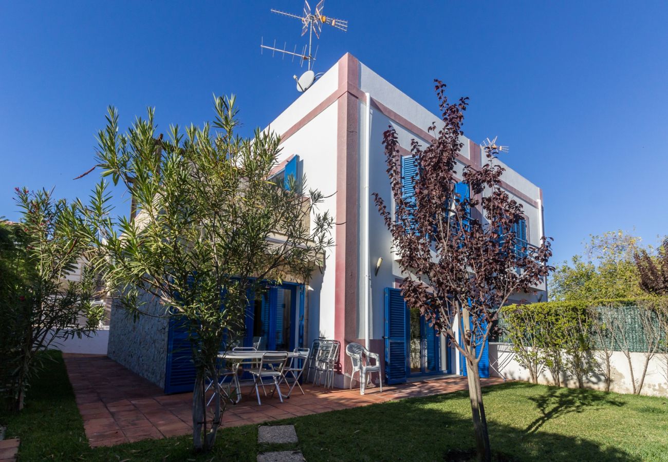 Casa em Manta Rota - Moradia V3 com jardim e Wi-Fi by ALGARVEMANTA (56V3)