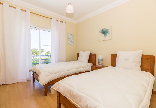 Casa em Manta Rota - Moradia com 4 quartos e piscina com WIFI a 300m da praia by AlgarveManta (5V4) Casa em Manta Rota - Moradia com 4 quartos e piscina com WIFI a 300m da praia by AlgarveManta (5V4)