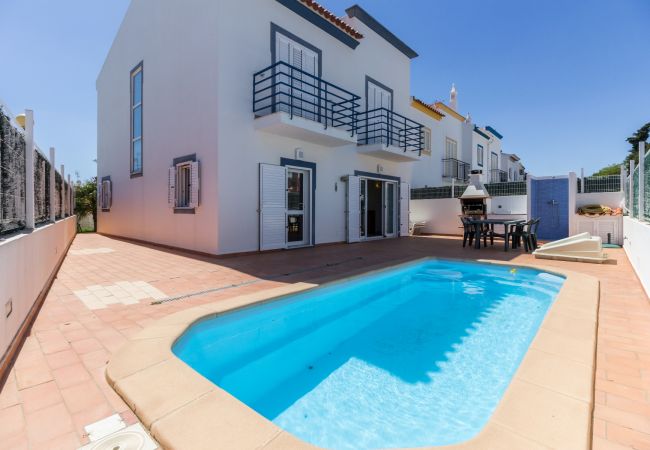 Casa em Manta Rota - Moradia com 4 quartos e piscina com WIFI a 300m da praia by AlgarveManta
