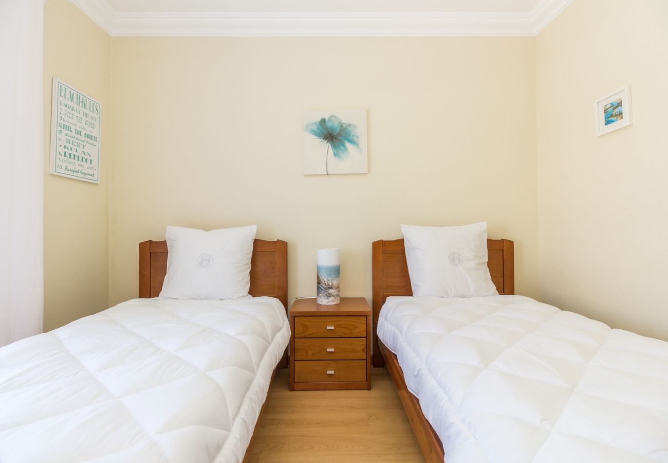 Casa em Manta Rota - Moradia com 4 quartos e piscina com WIFI a 300m da praia by AlgarveManta (5V4)