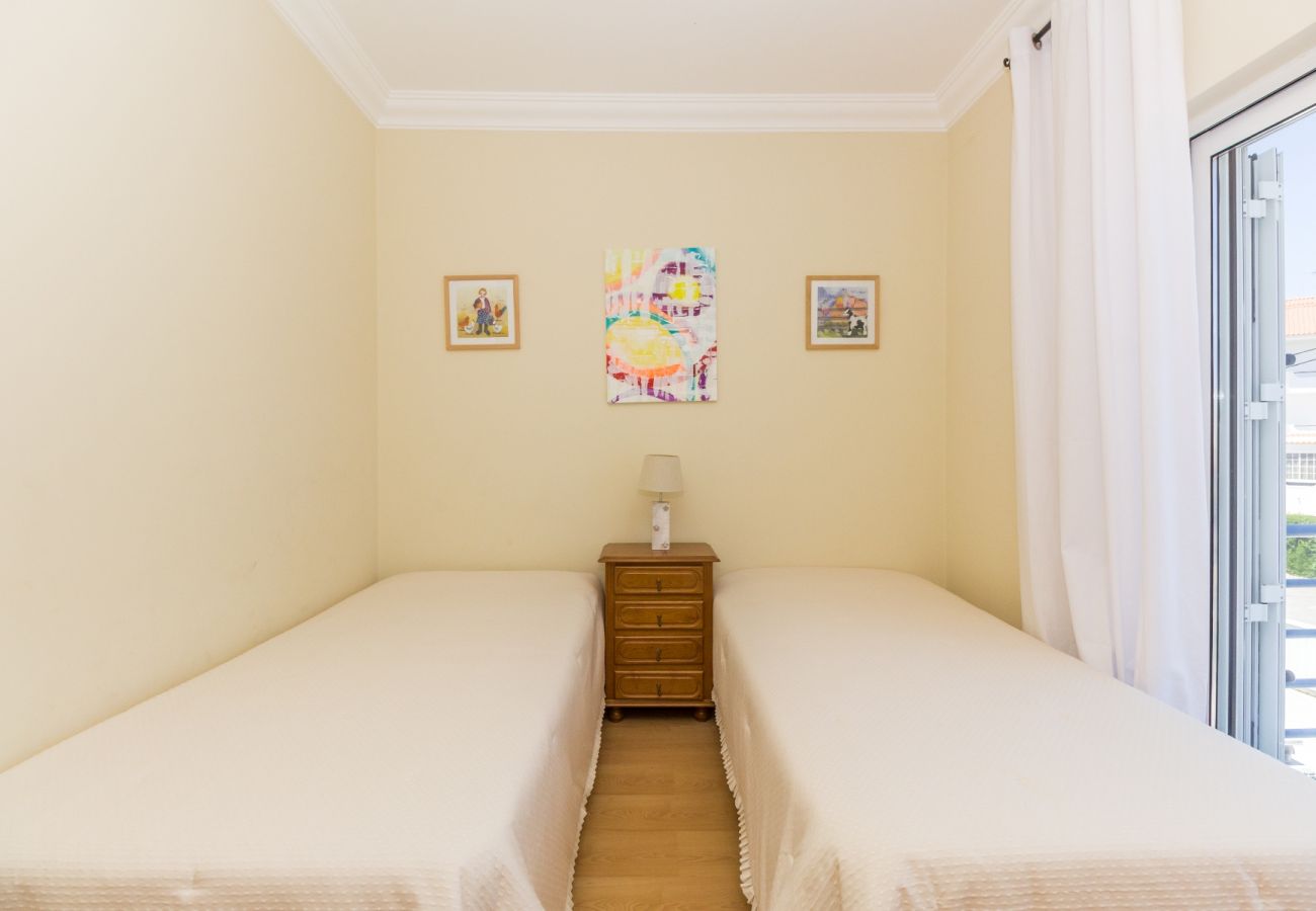 Casa em Manta Rota - Moradia com 4 quartos e piscina com WIFI a 300m da praia by AlgarveManta (5V4)