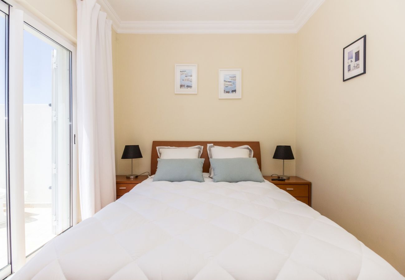 Casa em Manta Rota - Moradia com 4 quartos e piscina com WIFI a 300m da praia by AlgarveManta (5V4)