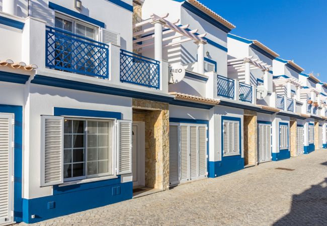 Condomínio em Manta Rota - Moradia de 4 quartos em condomínio com piscina by AlgarveManta (4V4) Condomínio em Manta Rota - Moradia de 4 quartos em condomínio com piscina by AlgarveManta (4V4)