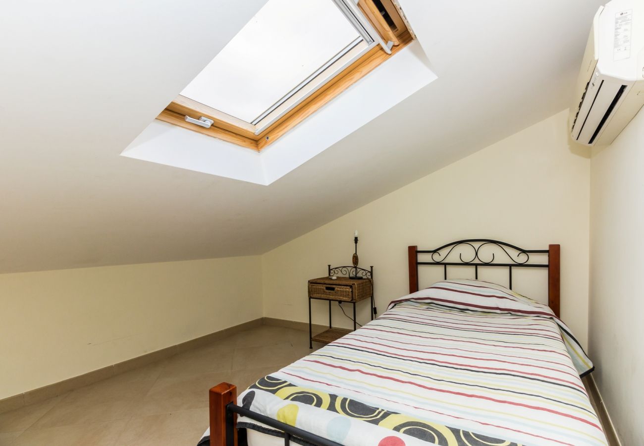 Casa geminada em Manta Rota - Moradia Com 4 quartos e pátio by AlgarveManta (10V4)