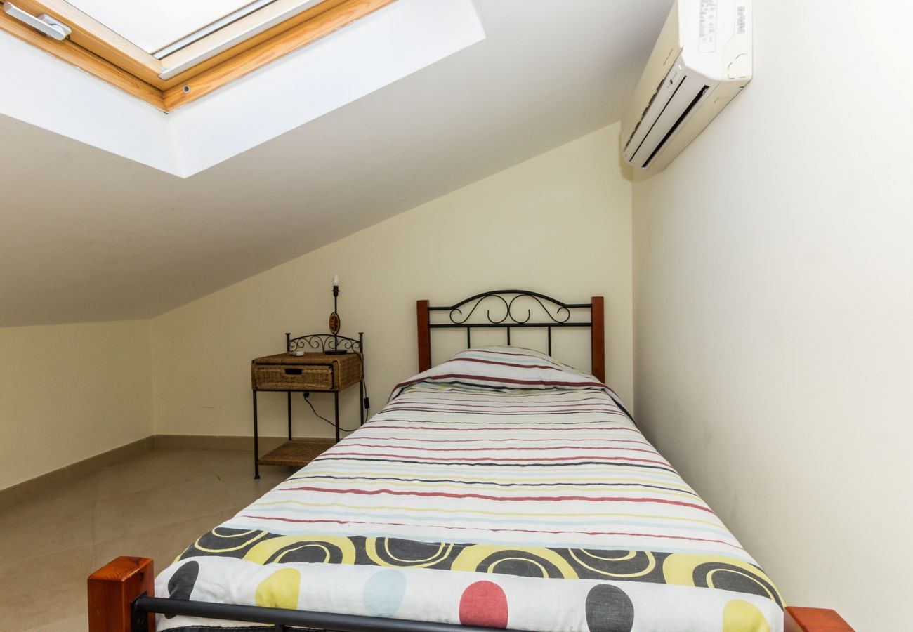 Casa geminada em Manta Rota - Moradia Com 4 quartos e pátio by AlgarveManta (10V4)