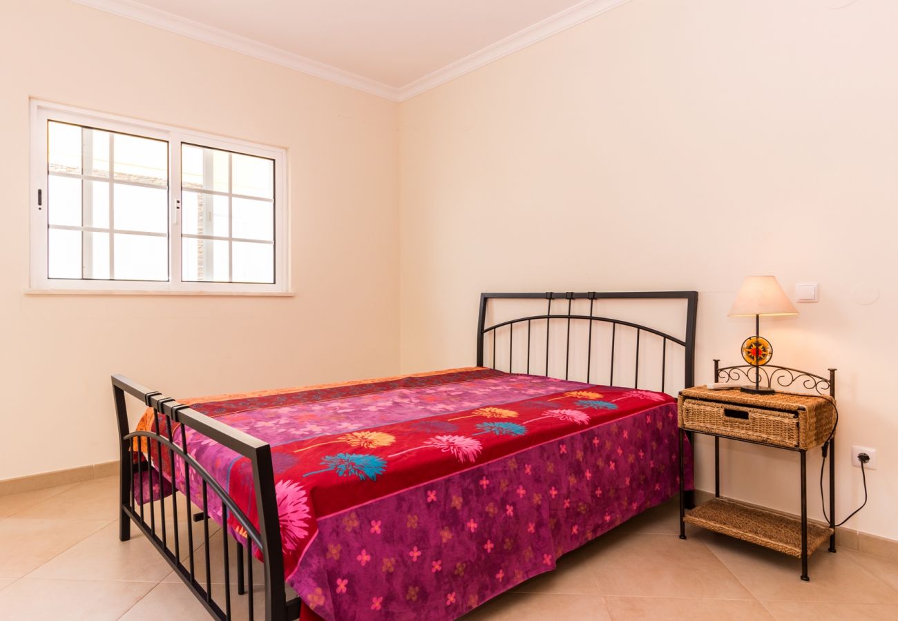 Casa geminada em Manta Rota - Moradia Com 4 quartos e pátio by AlgarveManta (10V4)