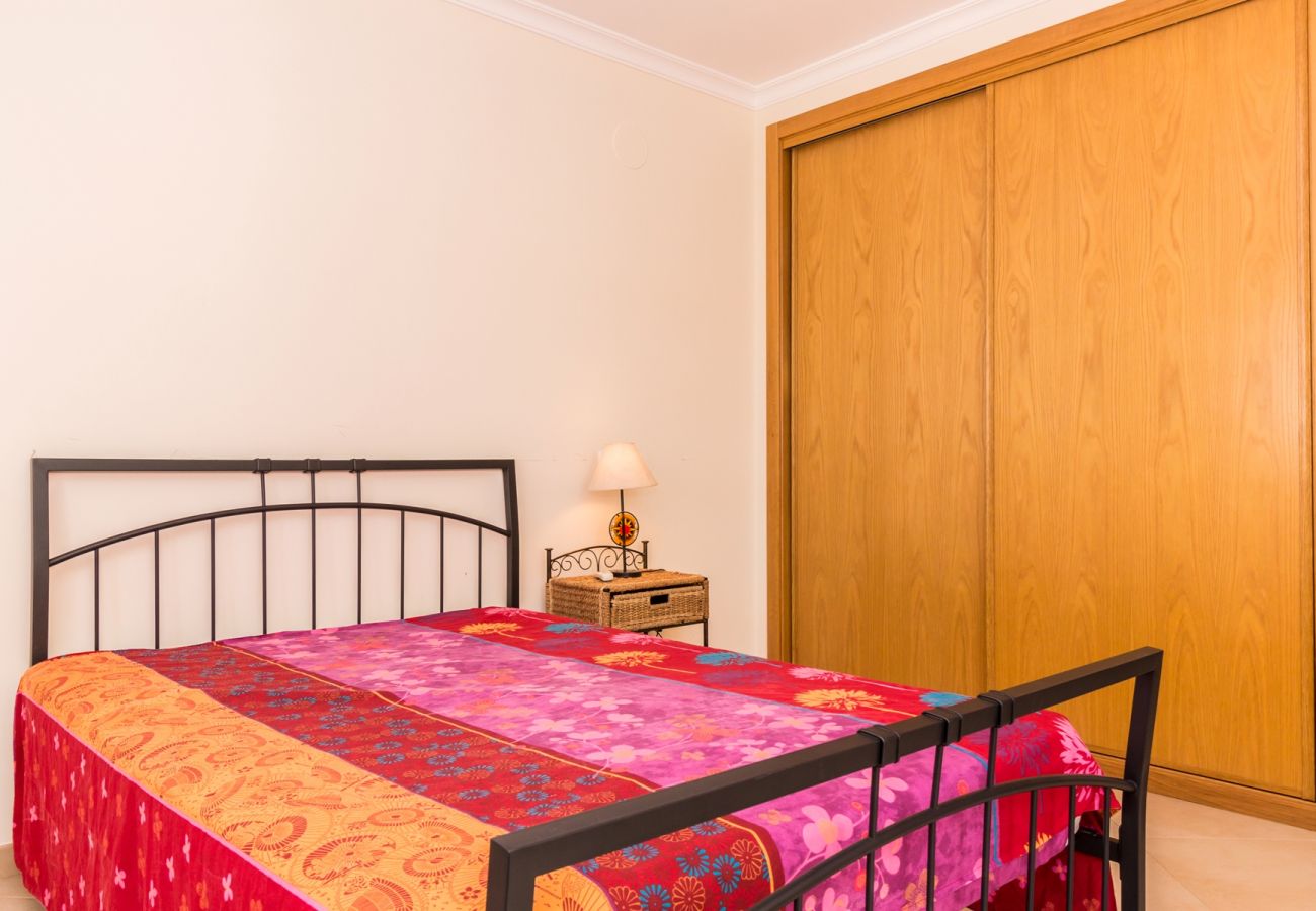 Casa geminada em Manta Rota - Moradia Com 4 quartos e pátio by AlgarveManta (10V4)