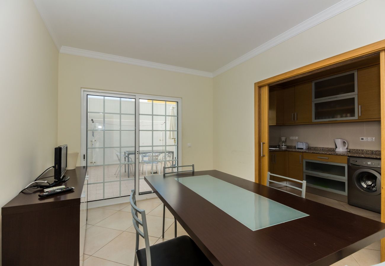 Casa geminada em Manta Rota - Moradia Com 4 quartos e pátio by AlgarveManta (10V4)