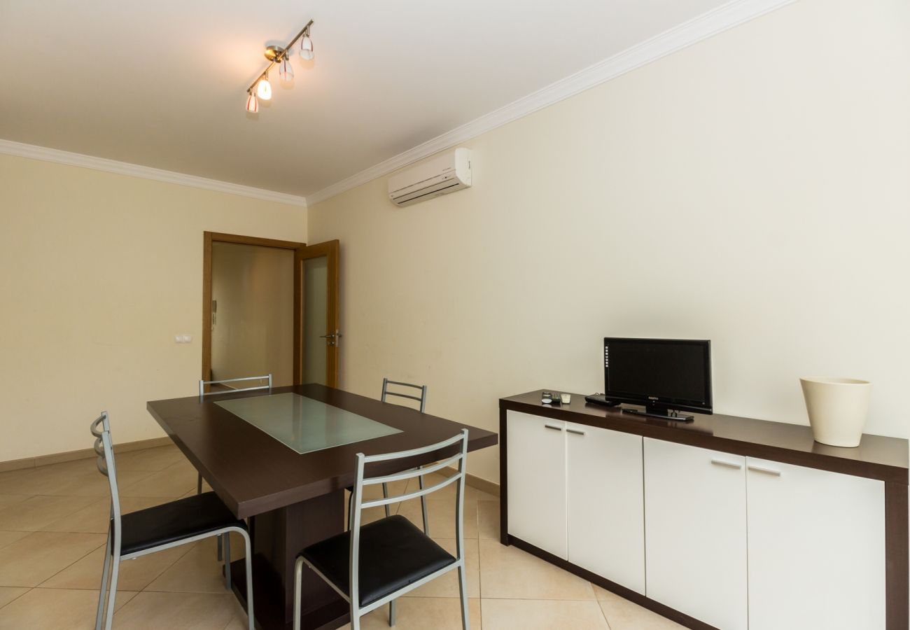 Casa geminada em Manta Rota - Moradia Com 4 quartos e pátio by AlgarveManta (10V4)