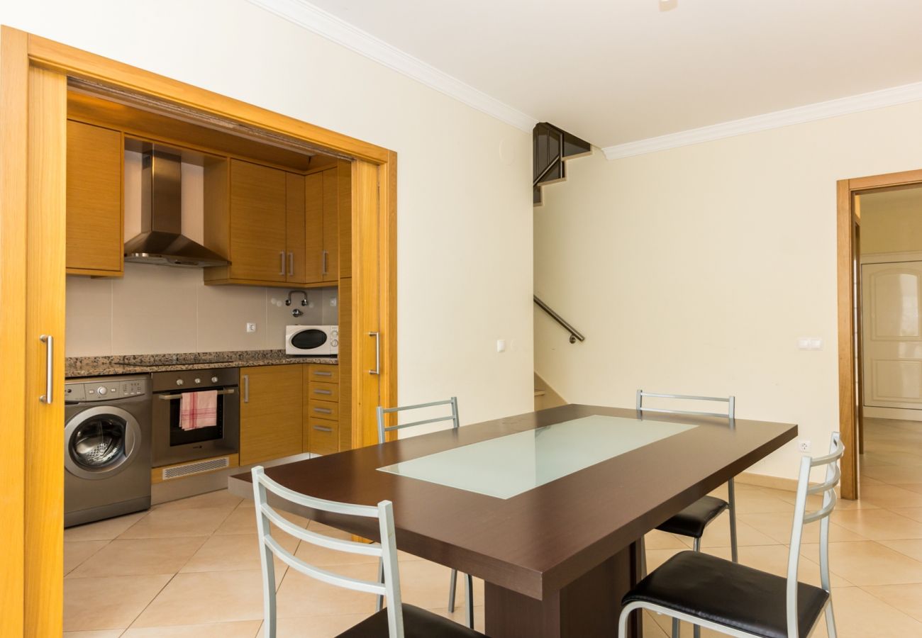 Casa geminada em Manta Rota - Moradia Com 4 quartos e pátio by AlgarveManta (10V4)