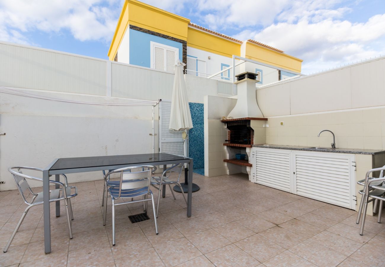 Casa geminada em Manta Rota - Moradia Com 4 quartos e pátio by AlgarveManta (10V4)