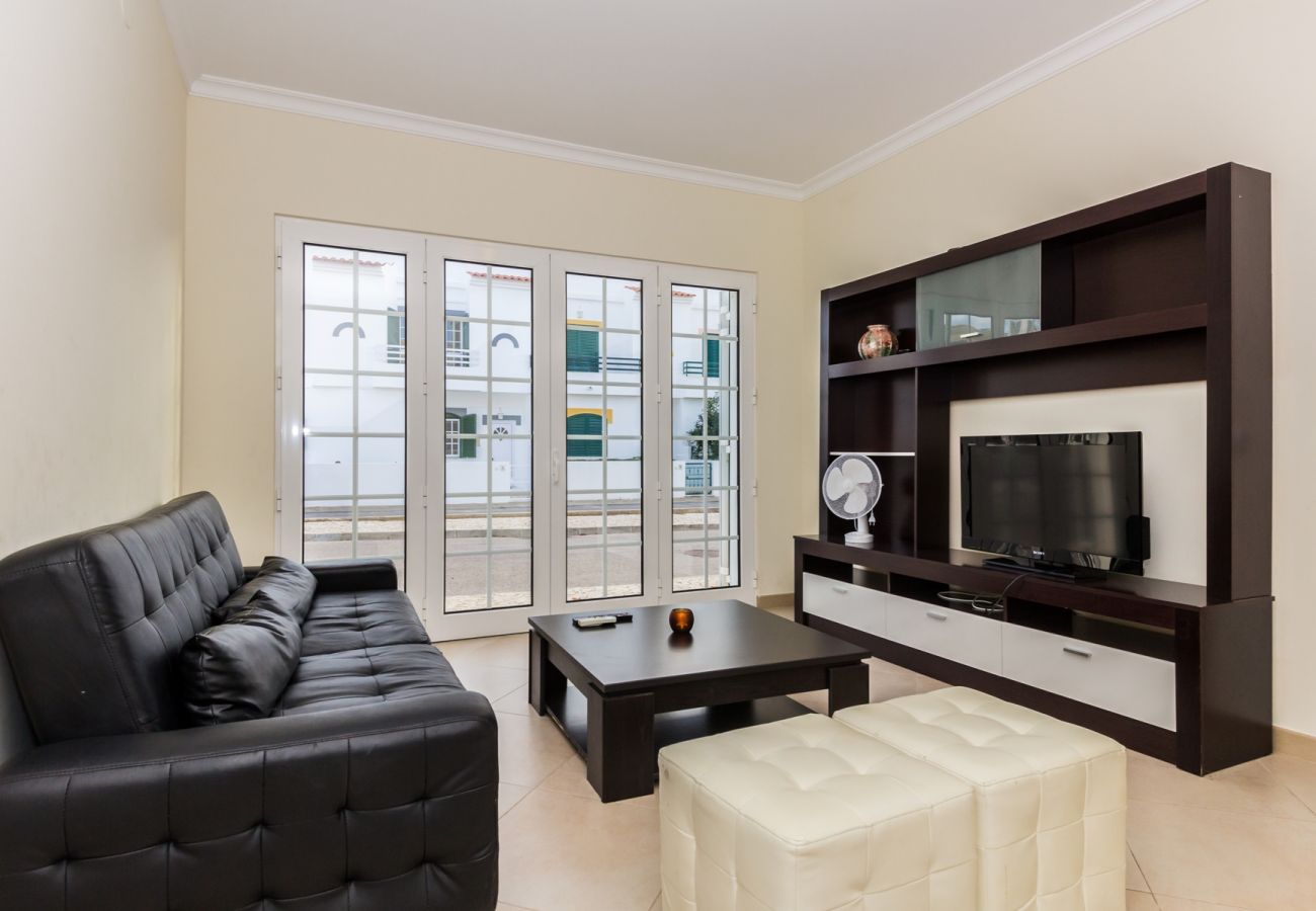 Casa geminada em Manta Rota - Moradia Com 4 quartos e pátio by AlgarveManta (10V4)