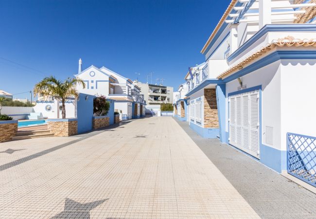 Condomínio em Manta Rota - Moradia de 4 quartos em condominio com piscina by AlgarveManta (17V4) Condomínio em Manta Rota - Moradia de 4 quartos em condominio com piscina by AlgarveManta (17V4)