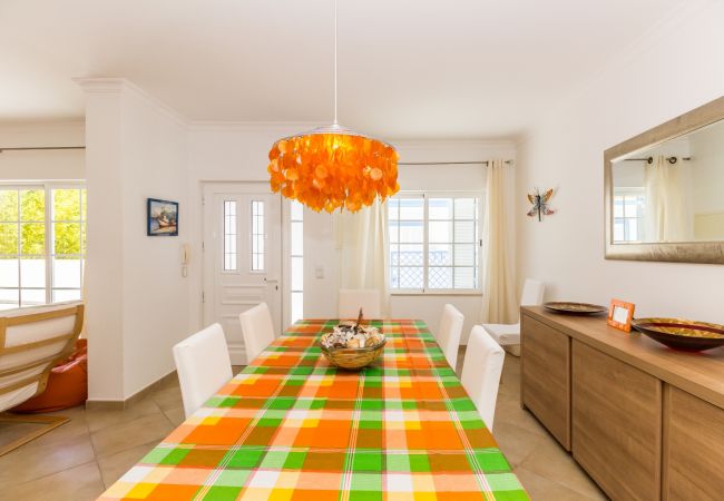 Condomínio em Manta Rota - Moradia de 4 quartos em condominio com piscina by AlgarveManta (17V4) Condomínio em Manta Rota - Moradia de 4 quartos em condominio com piscina by AlgarveManta (17V4)