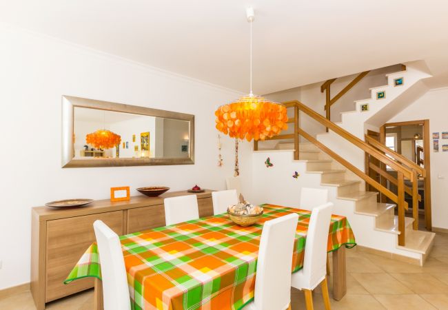 Condomínio em Manta Rota - Moradia de 4 quartos em condominio com piscina by AlgarveManta (17V4) Condomínio em Manta Rota - Moradia de 4 quartos em condominio com piscina by AlgarveManta (17V4)