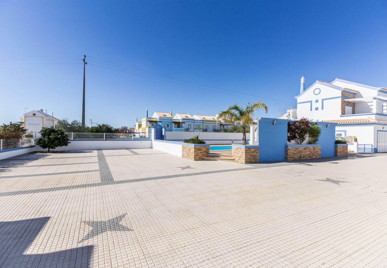 Condomínio em Manta Rota - Moradia de 4 quartos em condominio com piscina by AlgarveManta (17V4)
