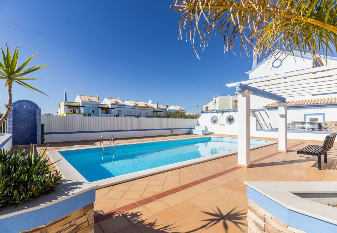 Condomínio em Manta Rota - Moradia de 4 quartos em condominio com piscina by AlgarveManta (17V4)