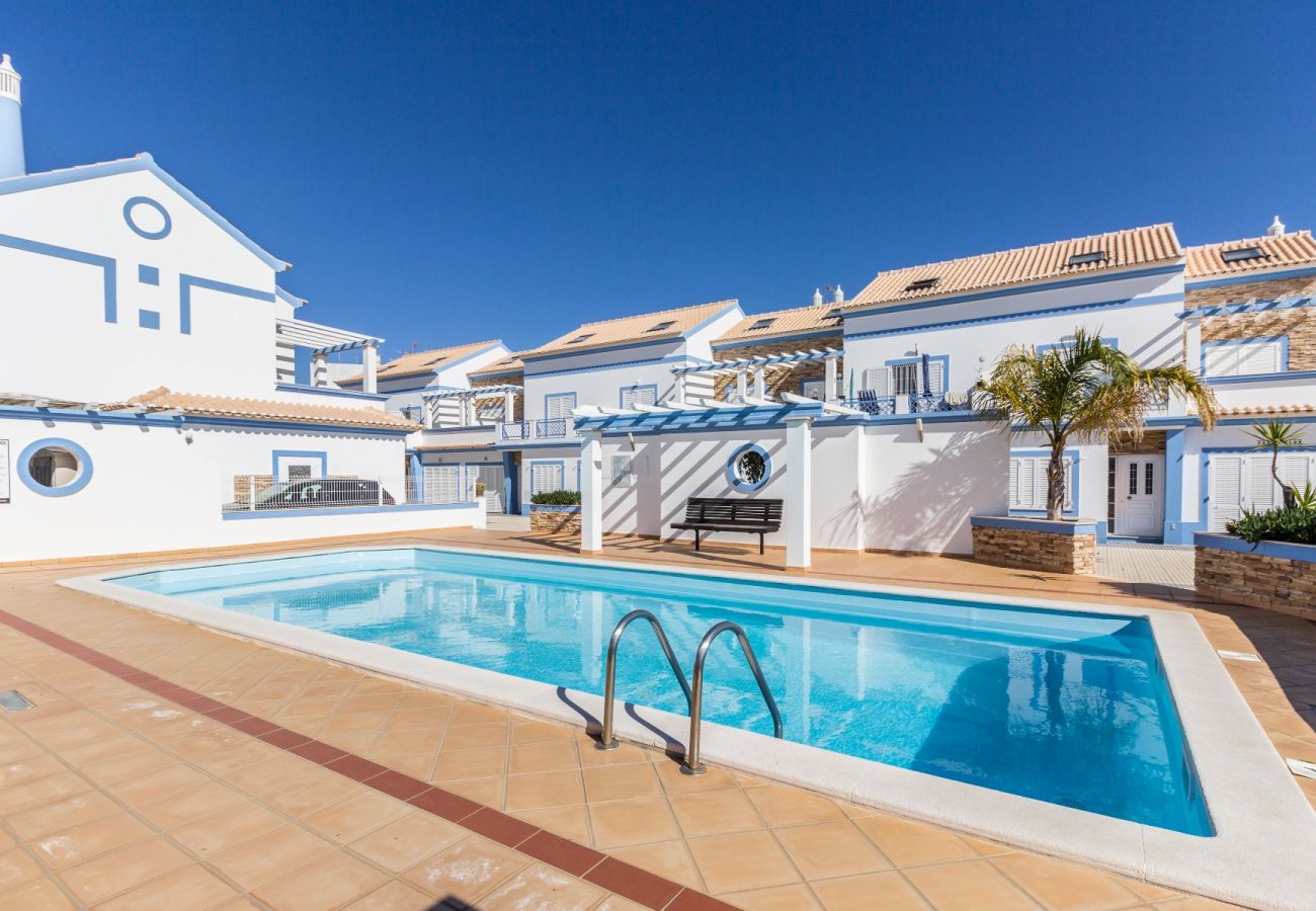 Condomínio em Manta Rota - Moradia de 4 quartos em condominio com piscina by AlgarveManta (17V4)