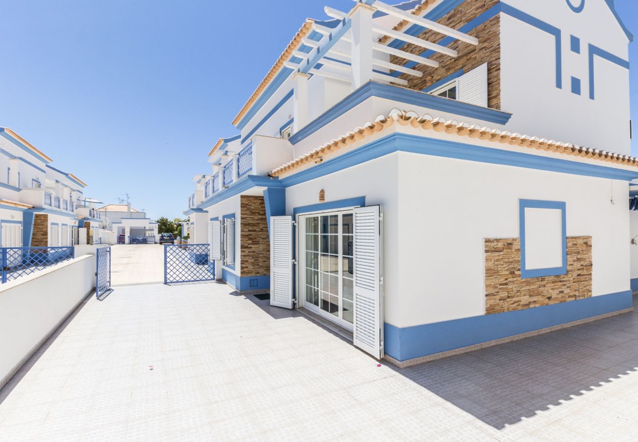 Condomínio em Manta Rota - Moradia de 4 quartos em condominio com piscina by AlgarveManta (17V4)