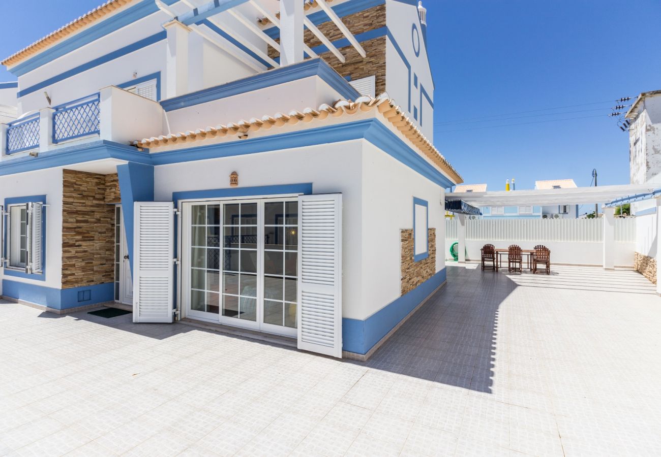 Condomínio em Manta Rota - Moradia de 4 quartos em condominio com piscina by AlgarveManta (17V4)