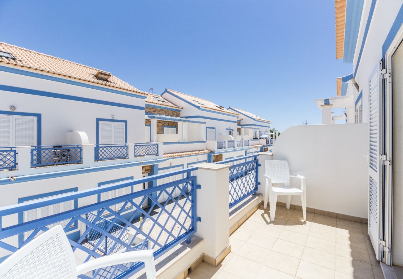 Condomínio em Manta Rota - Moradia de 4 quartos em condominio com piscina by AlgarveManta (17V4)