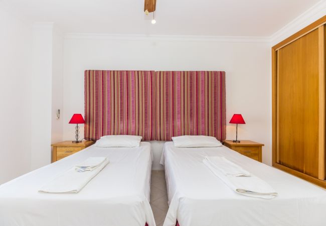 Casa em Manta Rota - Moradia a 50m da praia com piscina privada e WIFI by AlgarveManta (42V3) Casa em Manta Rota - Moradia a 50m da praia com piscina privada e WIFI by AlgarveManta (42V3)