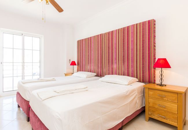 Casa em Manta Rota - Moradia a 50m da praia com piscina privada e WIFI by AlgarveManta (42V3) Casa em Manta Rota - Moradia a 50m da praia com piscina privada e WIFI by AlgarveManta (42V3)