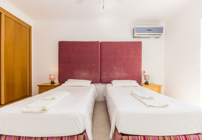 Casa em Manta Rota - Moradia a 50m da praia com piscina privada e WIFI by AlgarveManta (42V3) Casa em Manta Rota - Moradia a 50m da praia com piscina privada e WIFI by AlgarveManta (42V3)