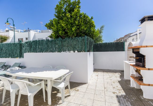 Casa em Manta Rota - Moradia a 50m da praia com piscina privada e WIFI by AlgarveManta (42V3) Casa em Manta Rota - Moradia a 50m da praia com piscina privada e WIFI by AlgarveManta (42V3)