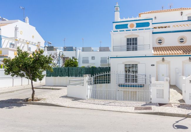 Casa em Manta Rota - Moradia a 50m da praia com piscina privada e WIFI by AlgarveManta (42V3) Casa em Manta Rota - Moradia a 50m da praia com piscina privada e WIFI by AlgarveManta (42V3)